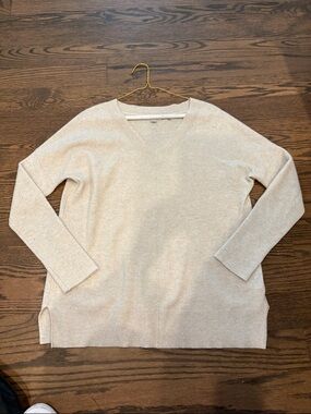 Relaxed V-Neck Lightweight Cream Sweater